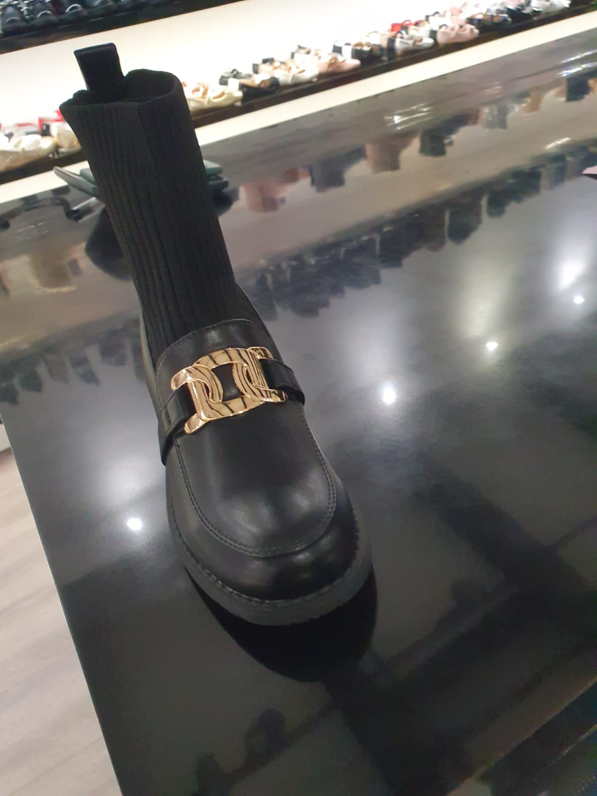Mocassino Charlotte: Passo di Stile per la Donna Moderna